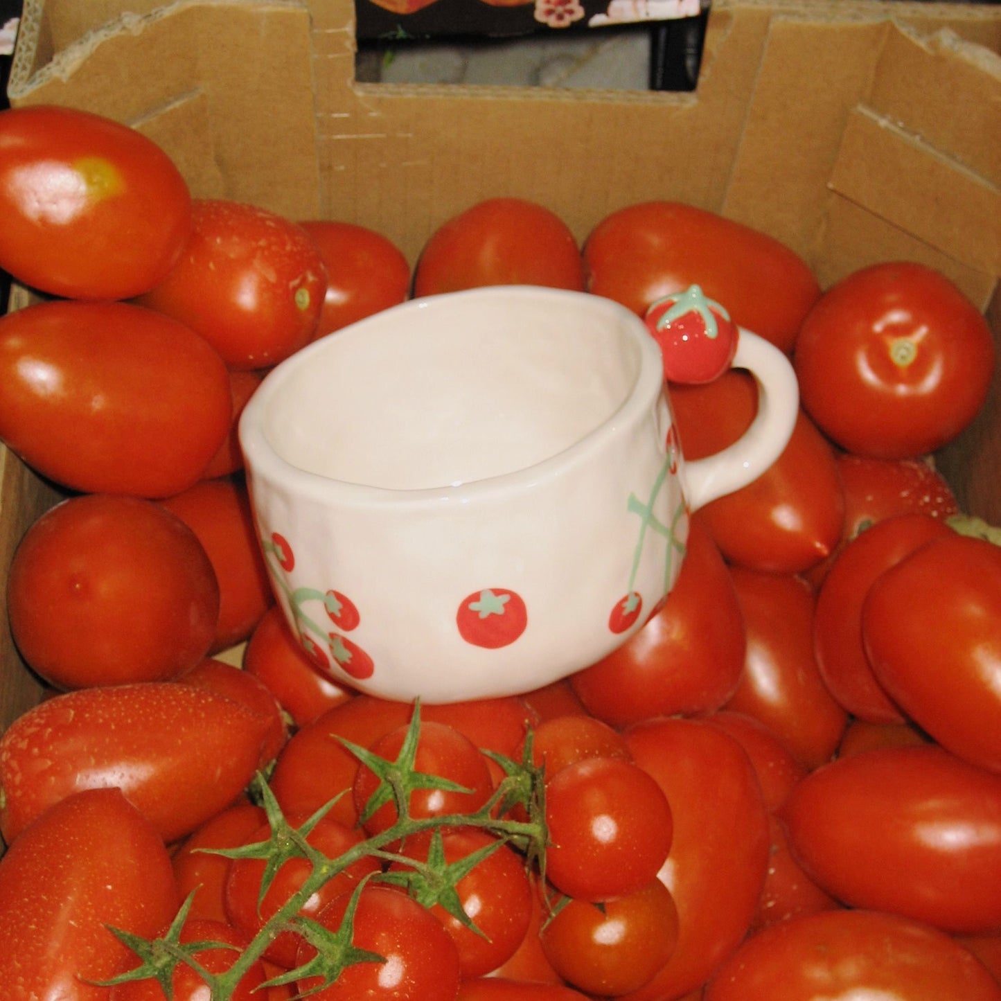 CHERRY TOMATO MUG
