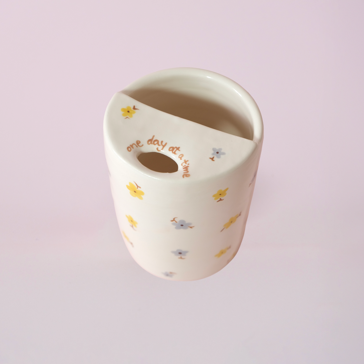 HARVEST DAISIES TO GO CUP